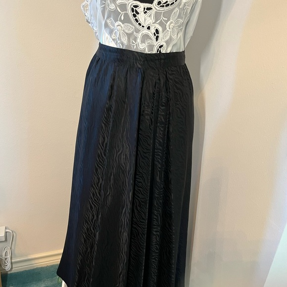 12 - 100% Silk Red & Black Blouse & Matching Black Midi Skirt w/flair - Picture 7 of 16